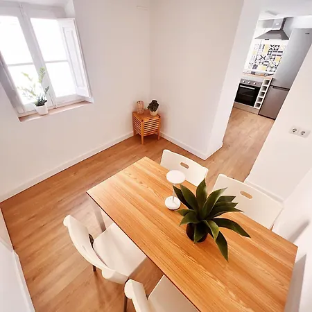 Lo Corner House *
