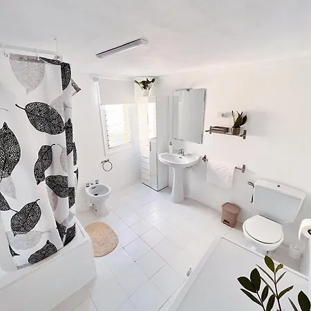 Lo Corner House *
