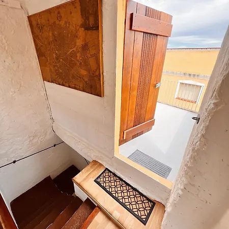 Lo Corner House *
