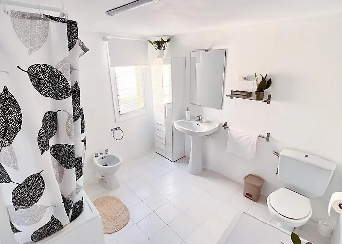 Lo Corner House *